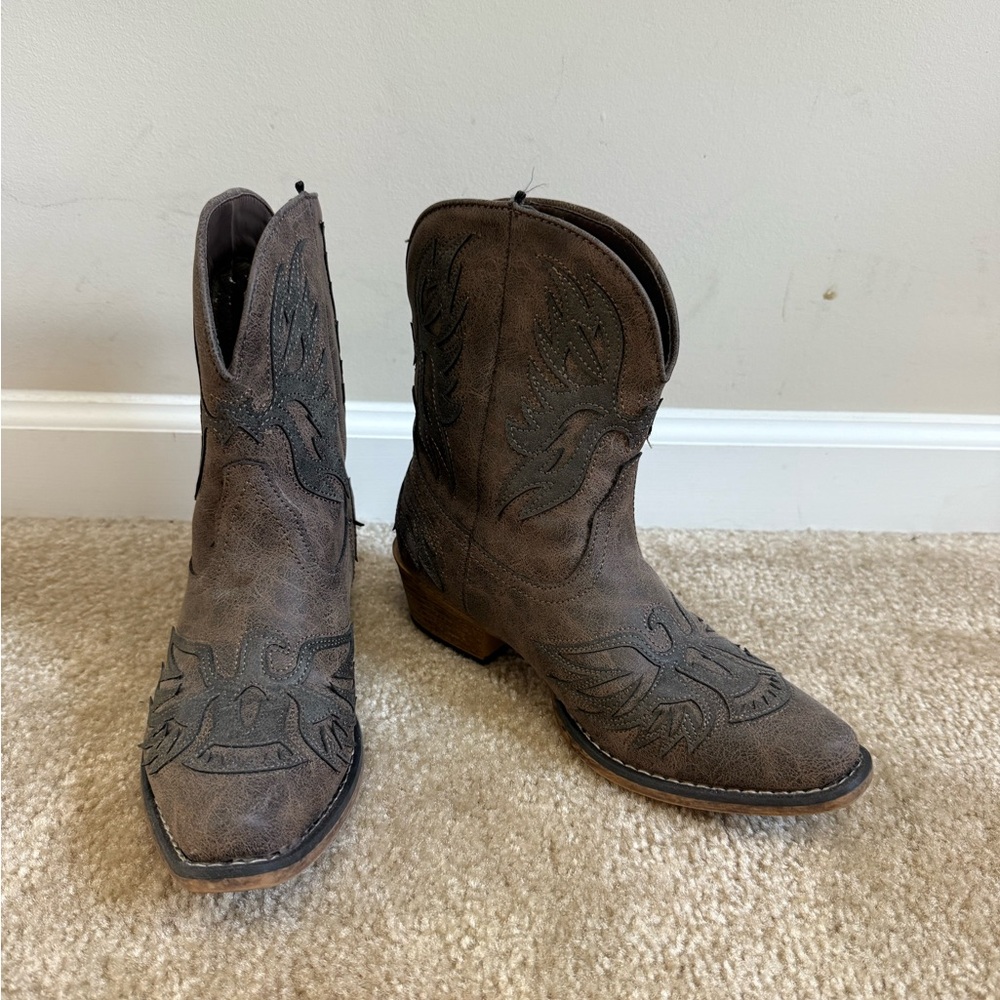 Roper Brown Ankle Boots with Embroidered Design